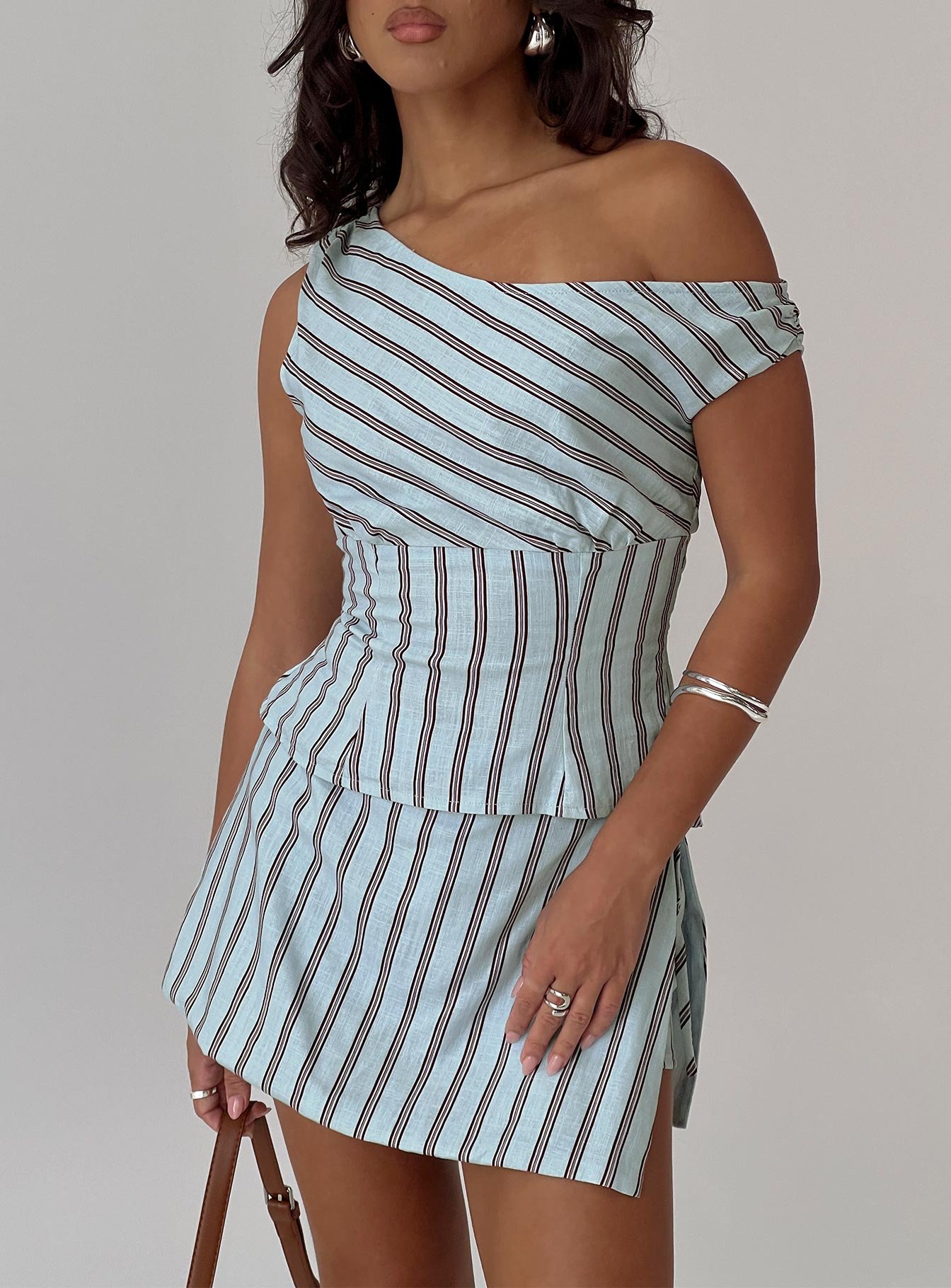 0-modelinfo-tianna-us2_c40c2a92-95da-47e4-8299-c78d26e5f8e4