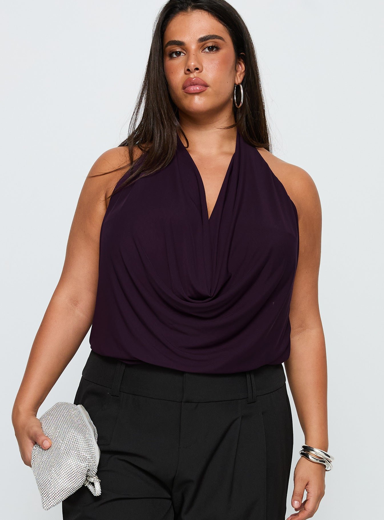1-modelinfo-shay-us14_45000eb1-09be-4e8e-9a1e-02b7d00e645e