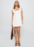 0-modelinfo-saskia-us2_73f3e1b9-f85a-4abb-976f-9be0c324e75f