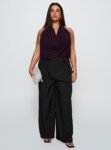 1-modelinfo-shay-us14_45000eb1-09be-4e8e-9a1e-02b7d00e645e