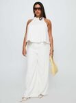 0-modelinfo-shay-us14_f06359f1-5f53-4958-bfd7-83281b2d82d8