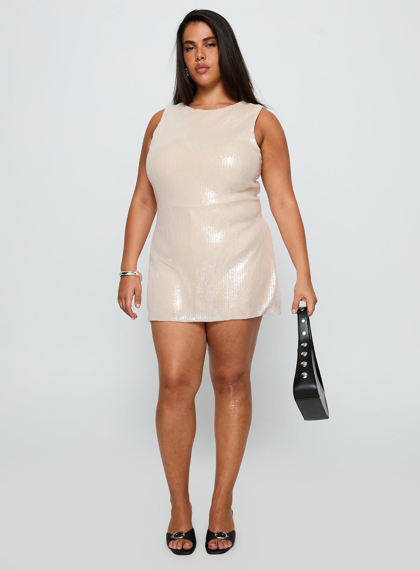 2-modelinfo-shay-us14_f8475d24-c396-4815-8518-b29f6097a6c4
