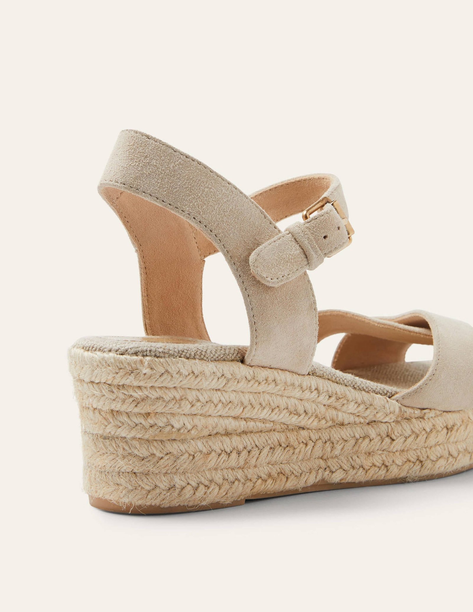 22wspr_a0694_oat_d11_421bde0a-bc8d-471c-9ffa-a0a00a684445