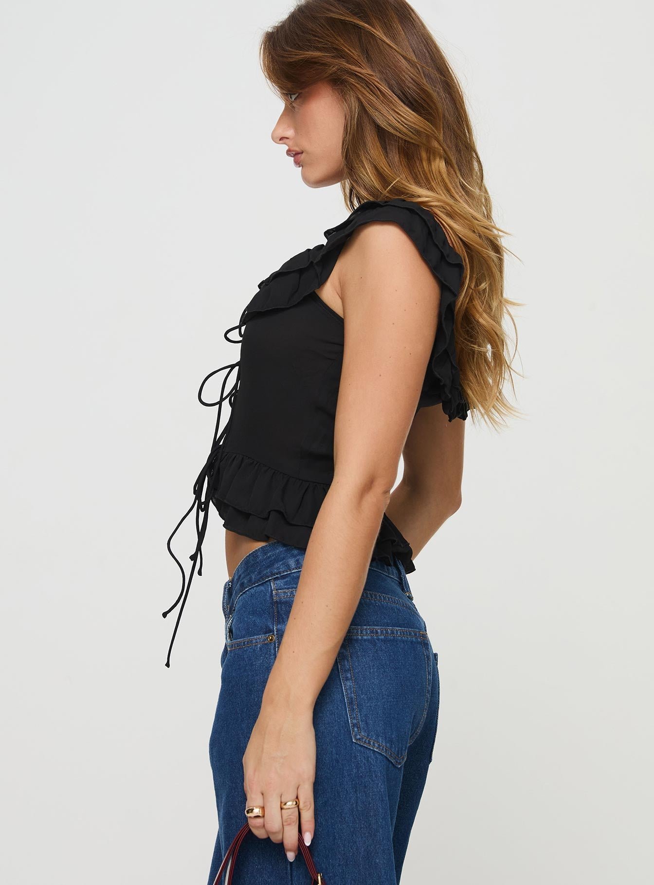 3-modelinfo-saskia-us2_f96606bd-09d2-4a73-a9f7-b76304398859