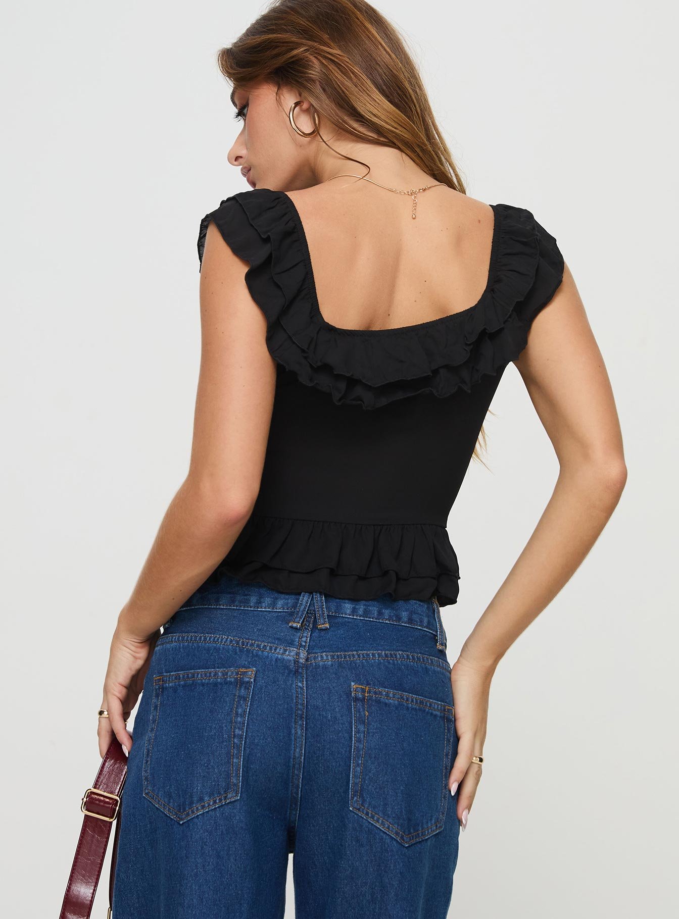 4-modelinfo-saskia-us2_c215775c-c495-4be4-b5d1-99c6088f60c8