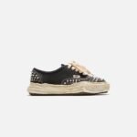 MHA13FW736-BLACKMaisonMiharaBakerOriginalSoleStuddedCanvasLowTopSneakerBlack_8994