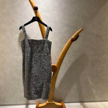 Chanel sleeveless mini dress It's lovely even when worn with a belt.